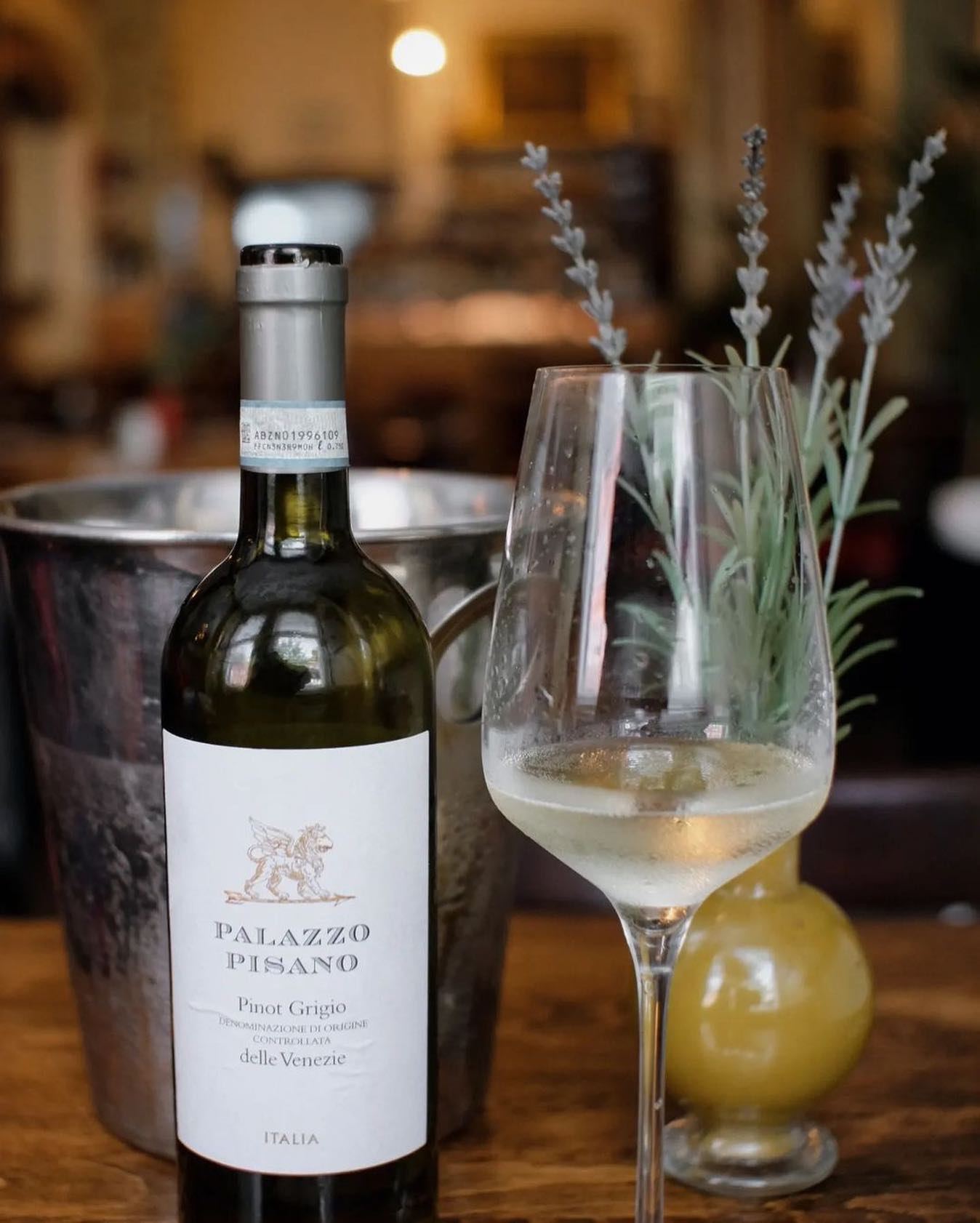 Happy weekend wine lovers 🤩🍷🍷Come and enjoy a glass or two and celebrate the weekend 😉👌

#wine #winelover #birmingham #stpaulssquare #jq #jewelleryquarter #restaurant #hiddengem #brumfood