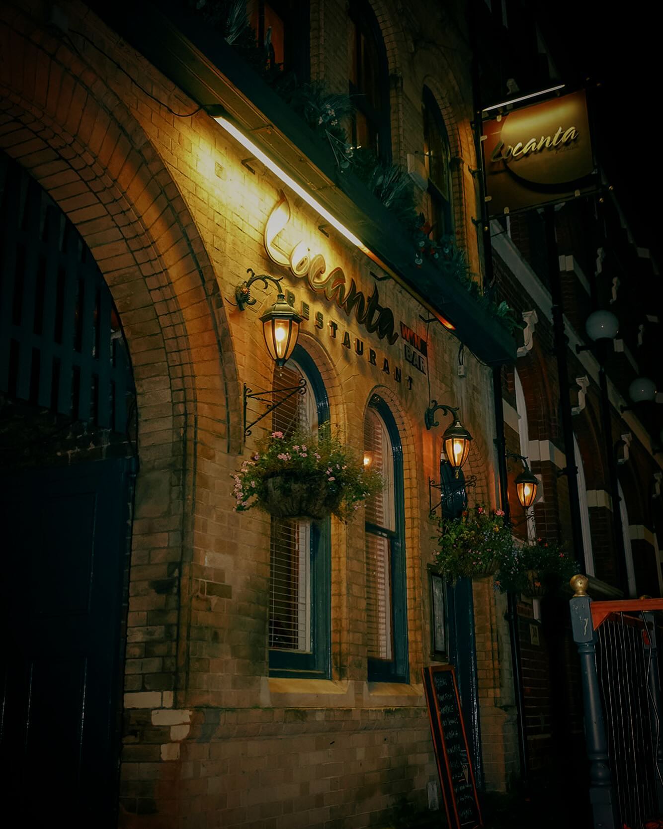 Looking for a cosy little restaurant… 🍷🍽️😉

#listedbuilding #architecture #history #birmingham #jq #jewelleryquarter #cosy #restaurant