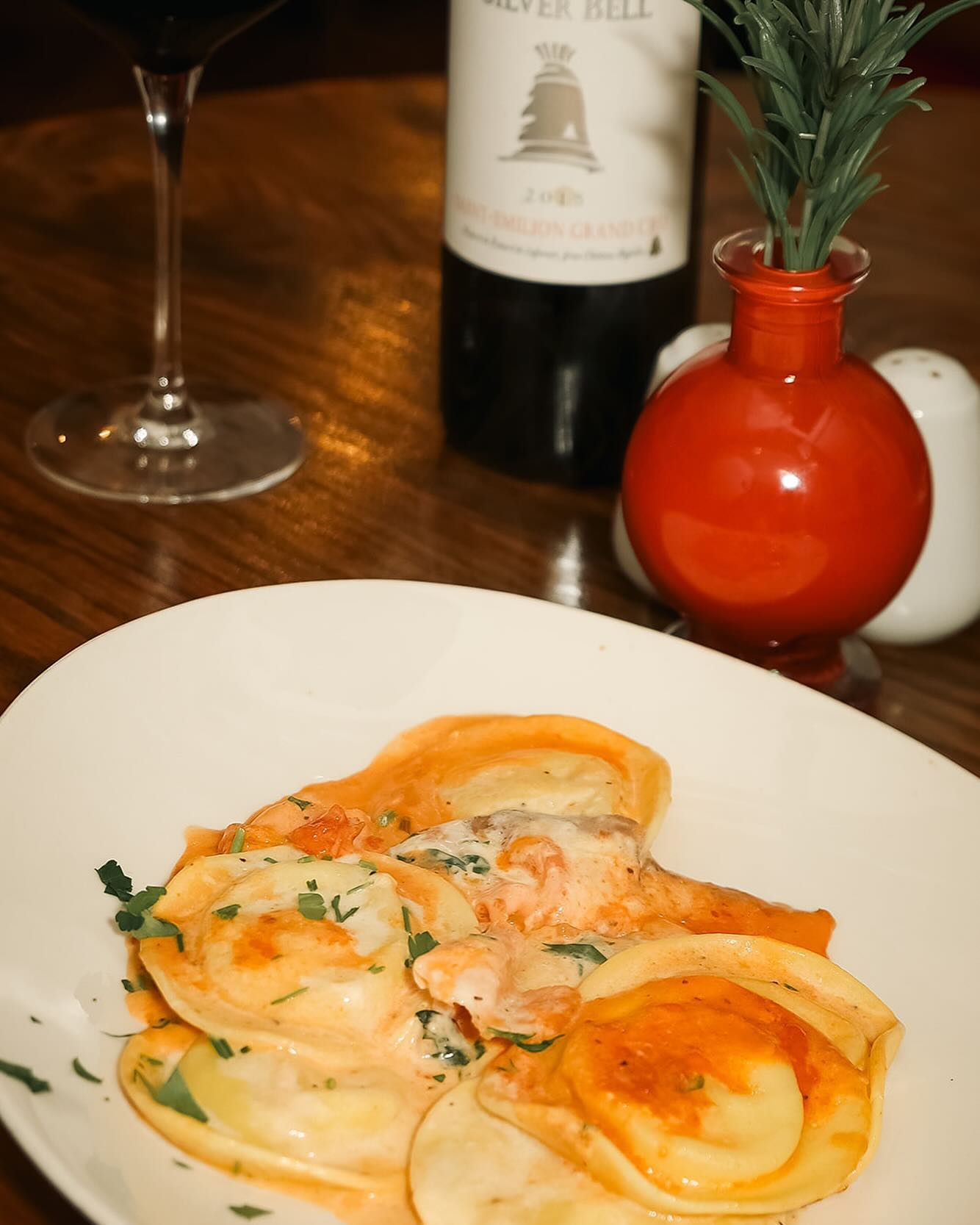 It’s Friday, join us for fine wine and Mediterranean plates 🍽️🍷

#foodies #jq #jewelleryquarter #foodblogger #bhamfoodie #bhameats #finewine